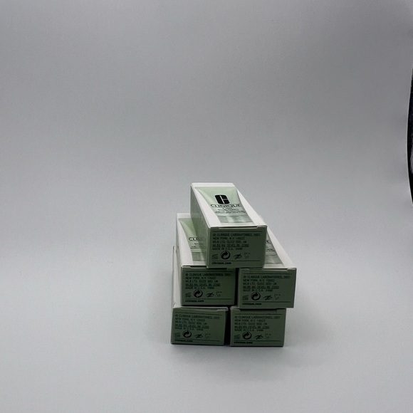 Clinique Skincare Moisturizer -7 day scrub cream 15 ml 5 pack - Picture 7 of 10